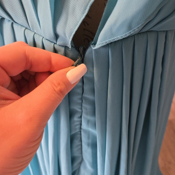 Elegant Blue Evening Gown - Picture 6 of 9